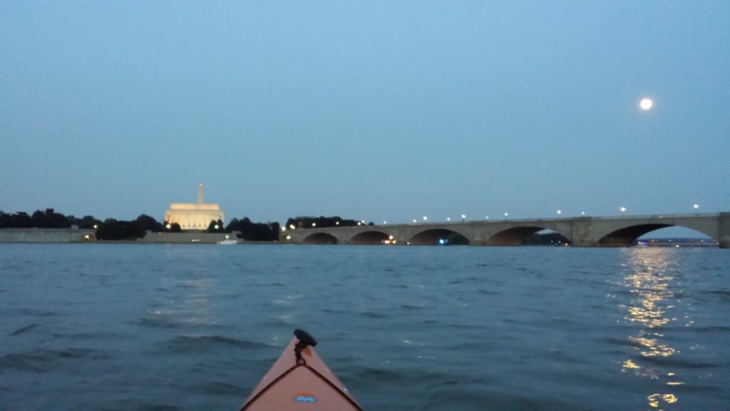 moon lincoln memorial bridge potomac river kayak kayaking rei active adventure